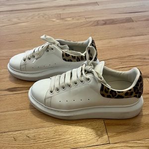 Alexander McQueen sneakers white and leopard - 39